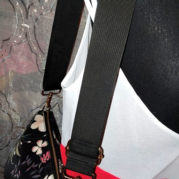 Kate Spade NWOT FLORAL Wilson Road Madelyne Floral Crossbody Botanical Bag Black - Picture 9 of 15